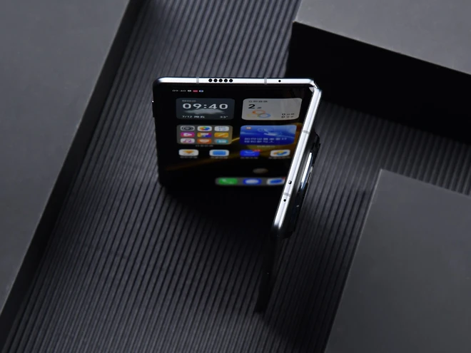 Honor ra mắt smartphone gập mỏng nhất thế giới tại IFA 2024- Ảnh 7. Honor ra mắt smartphone gập mỏng nhất thế giới tại IFA 2024- Ảnh 7.