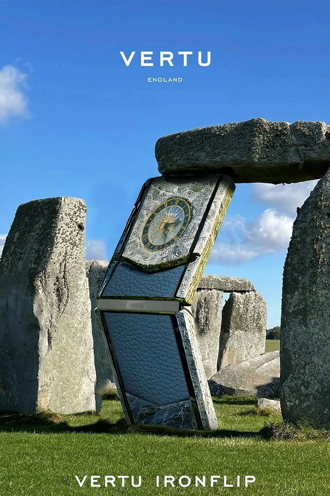 Vertu cũng có điện thoại gập: Cấu hình lỗi thời nhưng thiết kế siêu bền, 2 chip, 3 hệ điều hành bảo mật, giá cao nhất ngang Vinfast VF3- Ảnh 5. Vertu cũng có điện thoại gập: Cấu hình lỗi thời nhưng thiết kế siêu bền, 2 chip, 3 hệ điều hành bảo mật, giá cao nhất ngang Vinfast VF3- Ảnh 5.