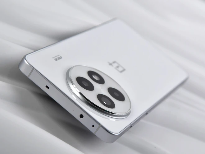 Đây là điện thoại Snapdragon 8 Elite, pin 6.100mAh giá rẻ nhất thế giới, chỉ hơn 11 triệu đồng- Ảnh 5. Đây là điện thoại Snapdragon 8 Elite, pin 6.100mAh giá rẻ nhất thế giới, chỉ hơn 11 triệu đồng- Ảnh 5.