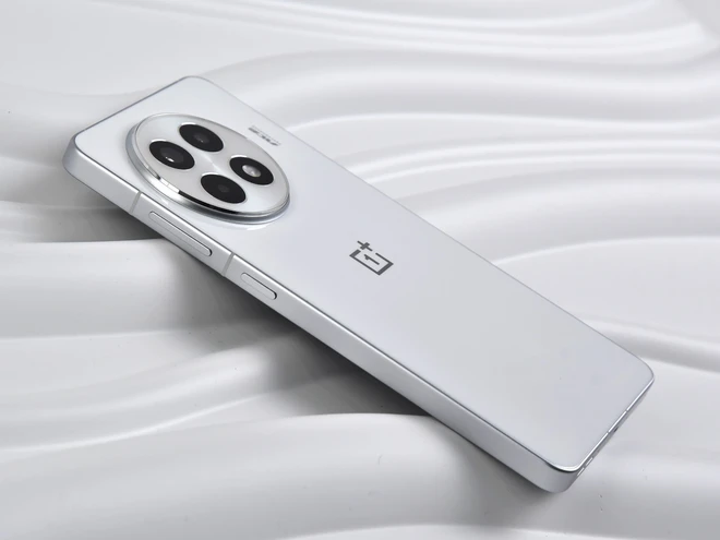 Đây là điện thoại Snapdragon 8 Elite, pin 6.100mAh giá rẻ nhất thế giới, chỉ hơn 11 triệu đồng- Ảnh 7. Đây là điện thoại Snapdragon 8 Elite, pin 6.100mAh giá rẻ nhất thế giới, chỉ hơn 11 triệu đồng- Ảnh 7.