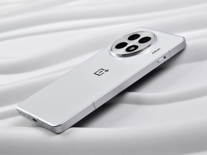 Đây là điện thoại Snapdragon 8 Elite, pin 6.100mAh giá rẻ nhất thế giới, chỉ hơn 11 triệu đồng- Ảnh 6. Đây là điện thoại Snapdragon 8 Elite, pin 6.100mAh giá rẻ nhất thế giới, chỉ hơn 11 triệu đồng- Ảnh 6.