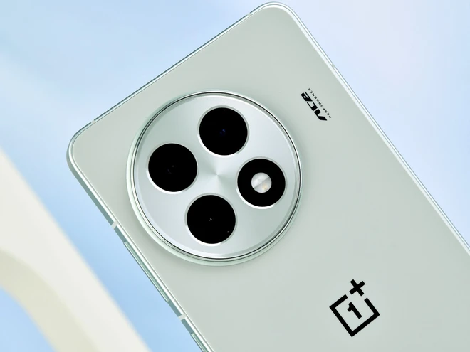 Đây là điện thoại Snapdragon 8 Elite, pin 6.100mAh giá rẻ nhất thế giới, chỉ hơn 11 triệu đồng- Ảnh 27. Đây là điện thoại Snapdragon 8 Elite, pin 6.100mAh giá rẻ nhất thế giới, chỉ hơn 11 triệu đồng- Ảnh 27.