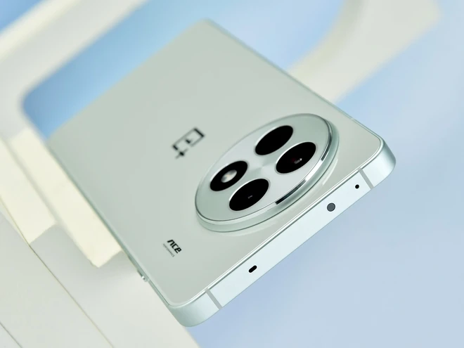 Đây là điện thoại Snapdragon 8 Elite, pin 6.100mAh giá rẻ nhất thế giới, chỉ hơn 11 triệu đồng- Ảnh 19. Đây là điện thoại Snapdragon 8 Elite, pin 6.100mAh giá rẻ nhất thế giới, chỉ hơn 11 triệu đồng- Ảnh 19.