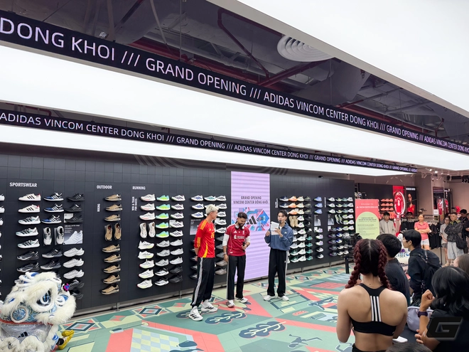 Cận cảnh cửa hàng mới khai trương đậm chất Việt của adidas- Ảnh 18. Cận cảnh cửa hàng mới khai trương đậm chất Việt của adidas- Ảnh 18.