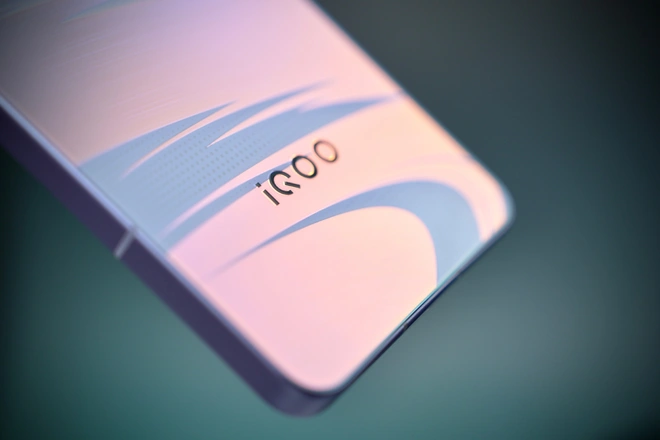 vivo ra mắt điện thoại chip Snapdragon 8 Elite, pin 7.500mAh giá rẻ nhất thế giới- Ảnh 7. vivo ra mắt điện thoại chip Snapdragon 8 Elite, pin 7.500mAh giá rẻ nhất thế giới- Ảnh 7.