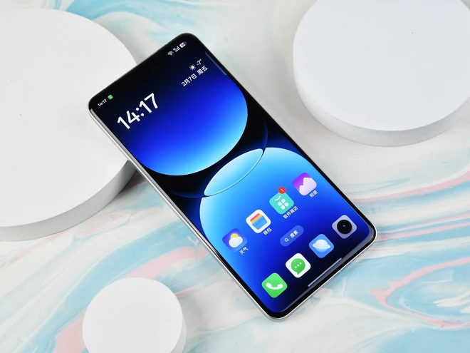 Lộ diện smartphone chip Snapdragon 8 Elite rẻ nhất: Thiết kế lấy cảm hứng từ sao Hải Vương, màn hình cong 4 cạnh, pin 6.500mAh, giá dưới 12 triệu đồng?- Ảnh 9. Lộ diện smartphone chip Snapdragon 8 Elite rẻ nhất: Thiết kế lấy cảm hứng từ sao Hải Vương, màn hình cong 4 cạnh, pin 6.500mAh, giá dưới 12 triệu đồng?- Ảnh 9.