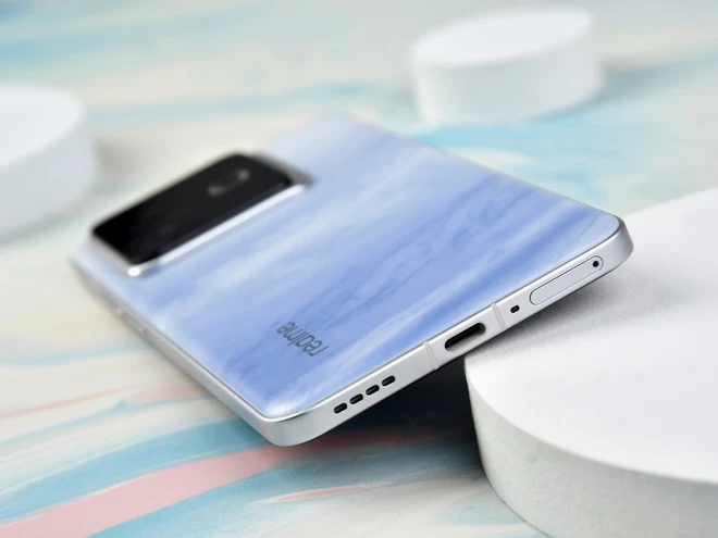 Lộ diện smartphone chip Snapdragon 8 Elite rẻ nhất: Thiết kế lấy cảm hứng từ sao Hải Vương, màn hình cong 4 cạnh, pin 6.500mAh, giá dưới 12 triệu đồng?- Ảnh 4. Lộ diện smartphone chip Snapdragon 8 Elite rẻ nhất: Thiết kế lấy cảm hứng từ sao Hải Vương, màn hình cong 4 cạnh, pin 6.500mAh, giá dưới 12 triệu đồng?- Ảnh 4.