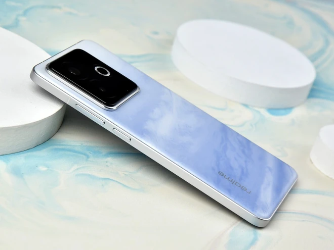 Lộ diện smartphone chip Snapdragon 8 Elite rẻ nhất: Thiết kế lấy cảm hứng từ sao Hải Vương, màn hình cong 4 cạnh, pin 6.500mAh, giá dưới 12 triệu đồng?- Ảnh 3. Lộ diện smartphone chip Snapdragon 8 Elite rẻ nhất: Thiết kế lấy cảm hứng từ sao Hải Vương, màn hình cong 4 cạnh, pin 6.500mAh, giá dưới 12 triệu đồng?- Ảnh 3.