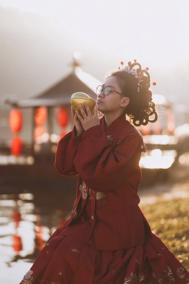 Rộ trend "lên đồ" bằng AI: Chiếc váy hồng hot rần rần suốt mấy ngày qua hóa ra bắt nguồn từ đây- Ảnh 14. Rộ trend "lên đồ" bằng AI: Chiếc váy hồng hot rần rần suốt mấy ngày qua hóa ra bắt nguồn từ đây- Ảnh 14.