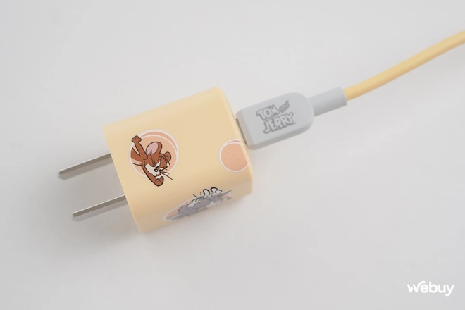 Trên tay củ sạc và cáp sạc Tom & Jerry, giá chỉ từ hơn 100.000 đồng- Ảnh 4. Trên tay củ sạc và cáp sạc Tom & Jerry, giá chỉ từ hơn 100.000 đồng- Ảnh 4.