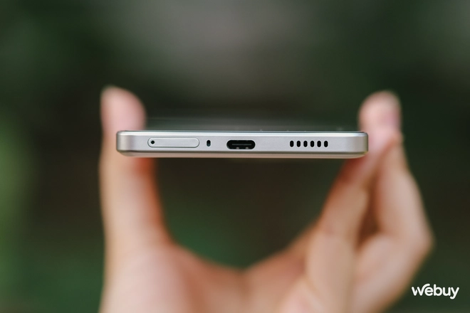 Có hơn 4 triệu không mua máy này thì mua máy nào: Thiết kế đẹp, chip Snapdragon 7 Gen 3, pin 6.000mAh, sẵn tiếng Việt- Ảnh 7. Có hơn 4 triệu không mua máy này thì mua máy nào: Thiết kế đẹp, chip Snapdragon 7 Gen 3, pin 6.000mAh, sẵn tiếng Việt- Ảnh 7.