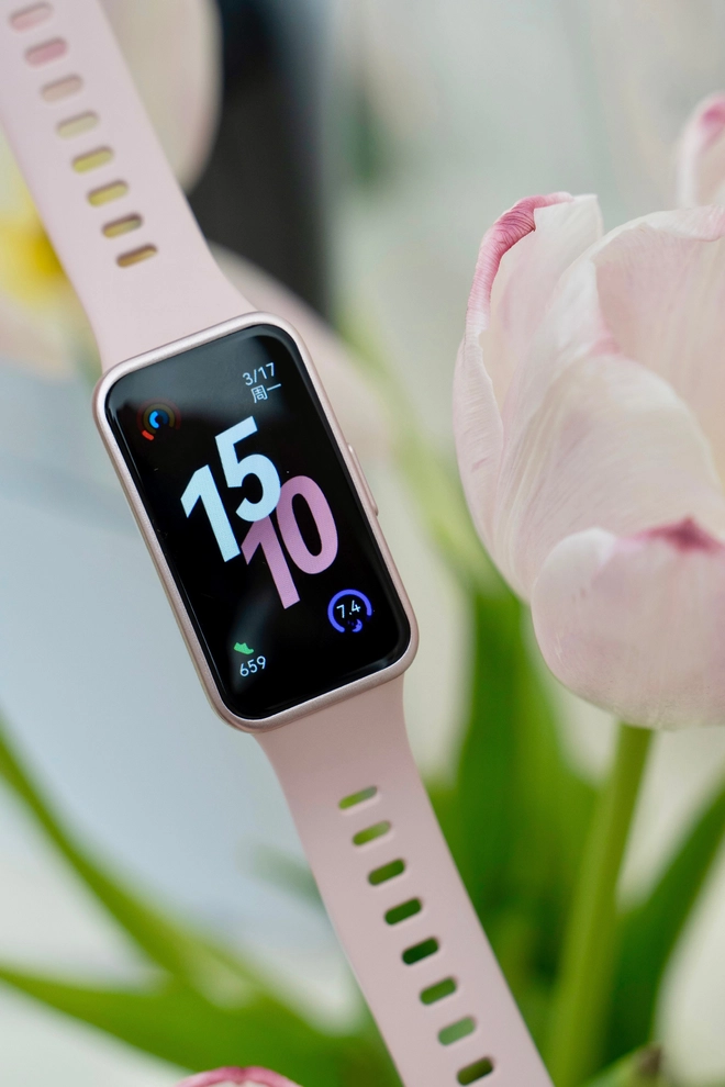 Ảnh thực tế Huawei Band 10: Thiết kế viền nhôm, pin nửa tháng, liệu có thành "smartband quốc dân" tiếp theo của người Việt?- Ảnh 5. Ảnh thực tế Huawei Band 10: Thiết kế viền nhôm, pin nửa tháng, liệu có thành "smartband quốc dân" tiếp theo của người Việt?- Ảnh 5.