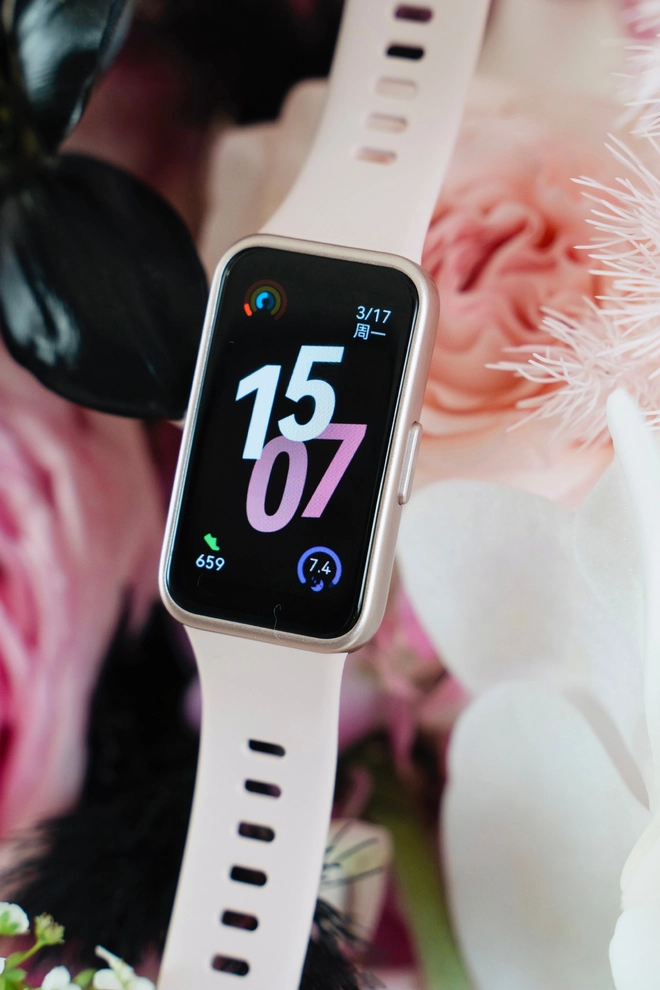 Ảnh thực tế Huawei Band 10: Thiết kế viền nhôm, pin nửa tháng, liệu có thành "smartband quốc dân" tiếp theo của người Việt?- Ảnh 7. Ảnh thực tế Huawei Band 10: Thiết kế viền nhôm, pin nửa tháng, liệu có thành "smartband quốc dân" tiếp theo của người Việt?- Ảnh 7.