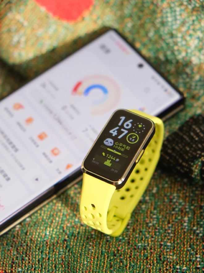 Ảnh thực tế Huawei Band 10: Thiết kế viền nhôm, pin nửa tháng, liệu có thành "smartband quốc dân" tiếp theo của người Việt?- Ảnh 8. Ảnh thực tế Huawei Band 10: Thiết kế viền nhôm, pin nửa tháng, liệu có thành "smartband quốc dân" tiếp theo của người Việt?- Ảnh 8.