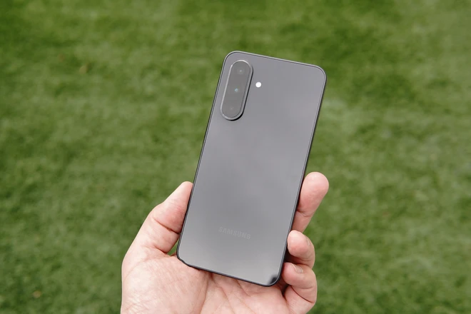 Trên tay Galaxy A36 và A56: Thiết kế cao cấp, có "Galaxy AI", lần đầu có sạc nhanh 45W, giá liệu có rẻ?- Ảnh 6. Trên tay Galaxy A36 và A56: Thiết kế cao cấp, có "Galaxy AI", lần đầu có sạc nhanh 45W, giá liệu có rẻ?- Ảnh 6.