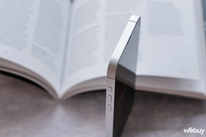 Mở hộp iPhone 16e chính hãng VN/A và những điều bất ngờ: Có lẽ chỉ Apple mới dám làm điều này!- Ảnh 10. Mở hộp iPhone 16e chính hãng VN/A và những điều bất ngờ: Có lẽ chỉ Apple mới dám làm điều này!- Ảnh 10.