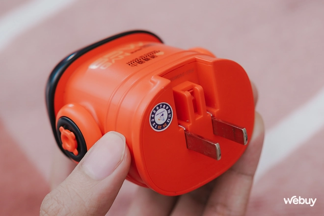 Củ sạc giờ phát triển tới mức này luôn: Thiết kế độc lạ, có cả màn hình màu, kết nối Bluetooth, thậm chí chơi được cả game- Ảnh 3. Củ sạc giờ phát triển tới mức này luôn: Thiết kế độc lạ, có cả màn hình màu, kết nối Bluetooth, thậm chí chơi được cả game- Ảnh 3.