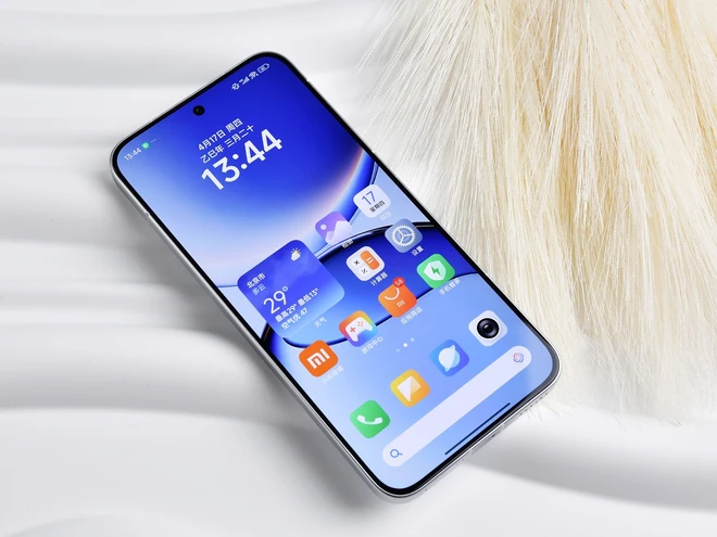 Ngắm kỹ điện thoại mới của Xiaomi: Pin khủng 7.550mAh Ngắm kỹ điện thoại mới của Xiaomi: Pin khủng 7.550mAh