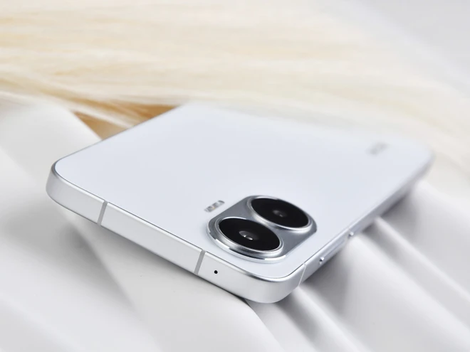 Ngắm kỹ điện thoại mới của Xiaomi: Pin khủng 7.550mAh Ngắm kỹ điện thoại mới của Xiaomi: Pin khủng 7.550mAh