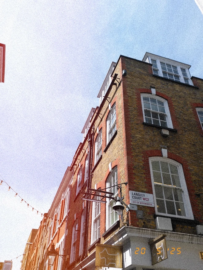 Fujifilm X half: Khi chụp ảnh trở thành một... "vai diễn", hóa ra Fujifilm không bán thiết bị mà là bán cảm xúc- Ảnh 10. Fujifilm X half: Khi chụp ảnh trở thành một... "vai diễn", hóa ra Fujifilm không bán thiết bị mà là bán cảm xúc- Ảnh 10.