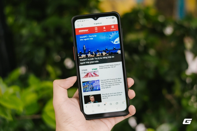 Tôi dùng thử smartphone siêu bền của Samsung: Drop-test trên sàn bê tông, ngâm nước đá,... điện thoại của bạn có làm được?- Ảnh 14. Tôi dùng thử smartphone siêu bền của Samsung: Drop-test trên sàn bê tông, ngâm nước đá,... điện thoại của bạn có làm được?- Ảnh 14.