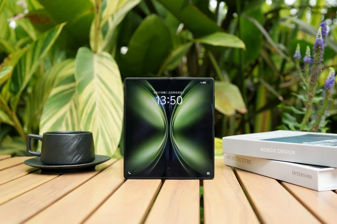 Trên tay vivo X Fold5: smartphone gập vừa mỏng, vừa mạnh, pin trâu lại còn dùng được với Apple Watch và AirPods- Ảnh 5. Trên tay vivo X Fold5: smartphone gập vừa mỏng, vừa mạnh, pin trâu lại còn dùng được với Apple Watch và AirPods- Ảnh 5.