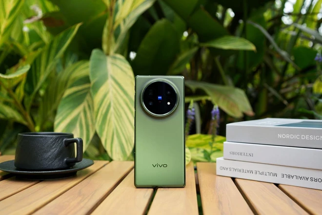 Trên tay vivo X Fold5: smartphone gập vừa mỏng, vừa mạnh, pin trâu lại còn dùng được với Apple Watch và AirPods- Ảnh 2. Trên tay vivo X Fold5: smartphone gập vừa mỏng, vừa mạnh, pin trâu lại còn dùng được với Apple Watch và AirPods- Ảnh 2.