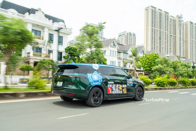 Lái VinFast VF 9 ‘gánh team’ leo núi Tây Bắc sạt lở, chủ xe chia sẻ: ‘Cố phá mãi xe chưa hỏng, dùng xong bỏ xó xe sang ở nhà’- Ảnh 10. Lái VinFast VF 9 ‘gánh team’ leo núi Tây Bắc sạt lở, chủ xe chia sẻ: ‘Cố phá mãi xe chưa hỏng, dùng xong bỏ xó xe sang ở nhà’- Ảnh 10.