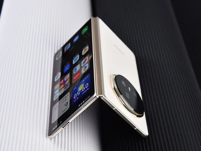 Honor Magic V5 ra mắt quốc tế, giá 43 triệu đồng- Ảnh 3. Honor Magic V5 ra mắt quốc tế, giá 43 triệu đồng- Ảnh 3.