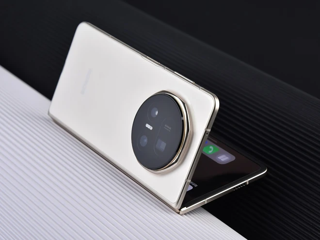 Honor Magic V5 ra mắt quốc tế, giá 43 triệu đồng- Ảnh 2. Honor Magic V5 ra mắt quốc tế, giá 43 triệu đồng- Ảnh 2.