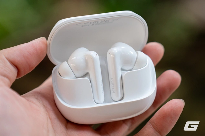 Tai nghe Ugreen EchoBuds Magic: Màn hình cảm ứng trên hộp sạc, chống ồn ngon, pin tốt, nhiều tính năng giá sale khoảng 700.000đ- Ảnh 7. Tai nghe Ugreen EchoBuds Magic: Màn hình cảm ứng trên hộp sạc, chống ồn ngon, pin tốt, nhiều tính năng giá sale khoảng 700.000đ- Ảnh 7.