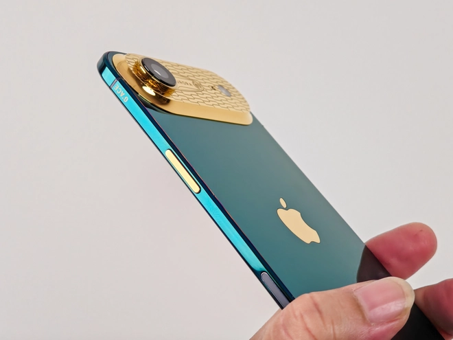 iPhone Air đã có phiên bản giới hạn sau khi mở bán được 1 tuần: Mạ xanh ngọc lục bảo, do nghệ nhân Việt chế tác- Ảnh 7. iPhone Air đã có phiên bản giới hạn sau khi mở bán được 1 tuần: Mạ xanh ngọc lục bảo, do nghệ nhân Việt chế tác- Ảnh 7.