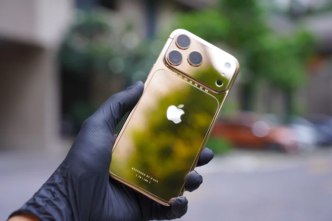 iPhone Air đã có phiên bản giới hạn sau khi mở bán được 1 tuần: Mạ xanh ngọc lục bảo, do nghệ nhân Việt chế tác- Ảnh 14. iPhone Air đã có phiên bản giới hạn sau khi mở bán được 1 tuần: Mạ xanh ngọc lục bảo, do nghệ nhân Việt chế tác- Ảnh 14.
