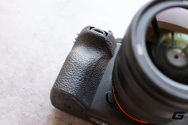 Trên tay và trải nghiệm nhanh Sony A7 V: Khi dòng A7 "quốc dân" chạm ngưỡng cao cấp - Ảnh 3.