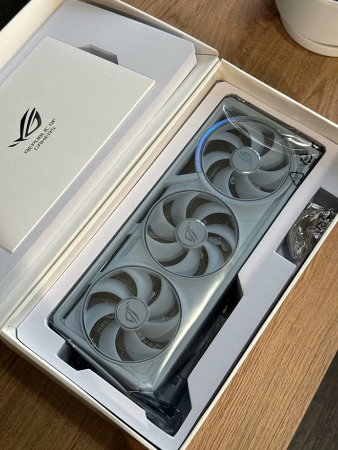 Hy hữu: Game thủ nhận miễn phí "quái vật" đồ họa RTX 5080 trị giá gần 2.000 USD nhờ lỗi hệ thống của Amazon - Ảnh 1.