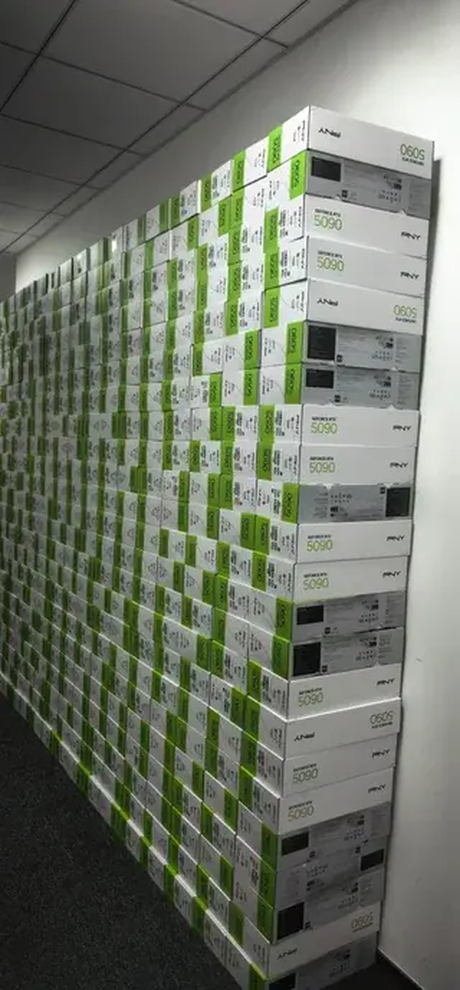 Bị Mỹ hạn chế xuất khẩu, GPU NVIDIA RTX 5090 vẫn ngập tràn trong kho hàng tại Trung Quốc - Ảnh 1.