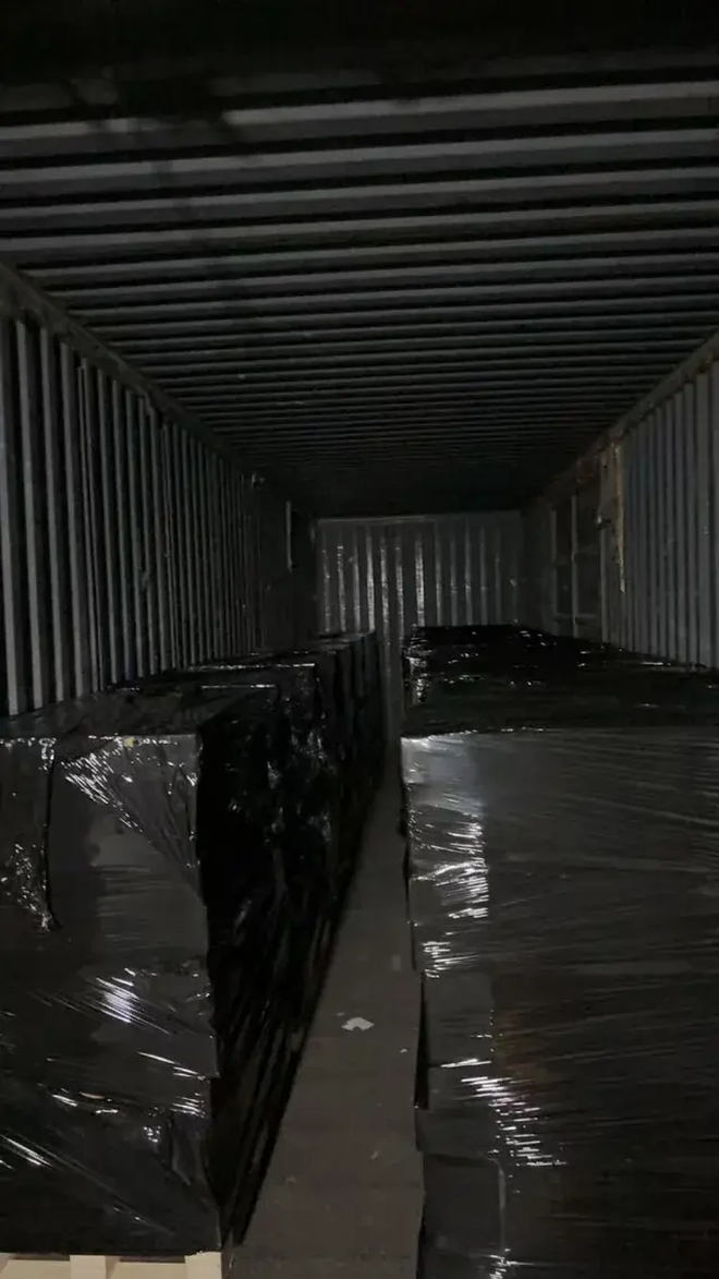 Bị Mỹ hạn chế xuất khẩu, GPU NVIDIA RTX 5090 vẫn ngập tràn trong kho hàng tại Trung Quốc - Ảnh 2.