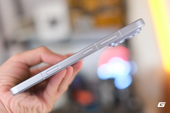 Trên tay điện thoại pin 10.000mAh - Ảnh 12.