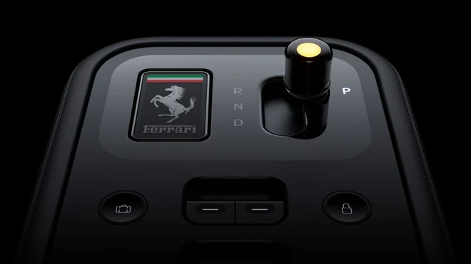 Cú bắt tay lịch sử: "Phù thủy thiết kế của Apple" Jony Ive chính thức thổi hồn vào nội thất siêu xe điện Ferrari Luce - Ảnh 10.