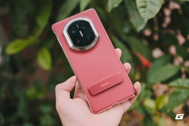 Mở hộp điện thoại gập 55 triệu chính hãng của Huawei: Pin lớn, camera chụp đẹp, không Google, không 5G - ai sẽ mua? - Ảnh 4.