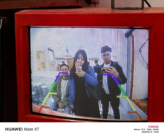 Mở hộp điện thoại gập 55 triệu chính hãng của Huawei: Pin lớn, camera chụp đẹp, không Google, không 5G - ai sẽ mua? - Ảnh 18.