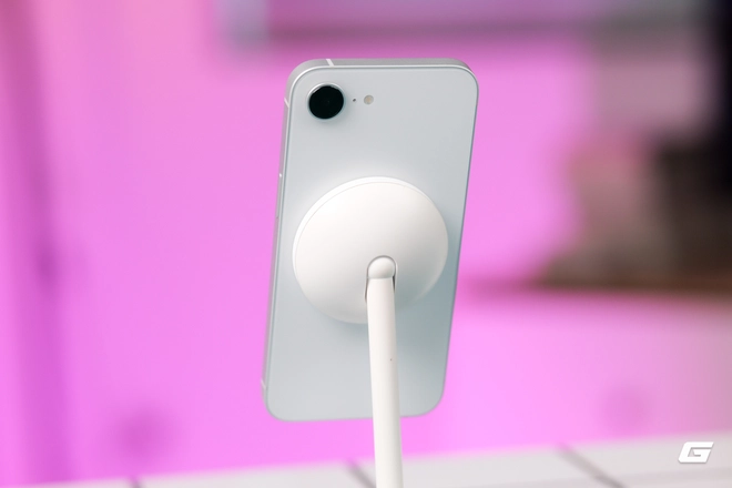 Trên tay đủ 3 màu iPhone 17e chính hãng: Thiết kế không đổi, màu hồng là điểm nhấn, hiệu năng cực mạnh, giá 18 triệu - Ảnh 24.