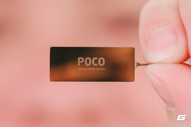 Mở hộp điện thoại Iron Man của Xiaomi - Ảnh 8.