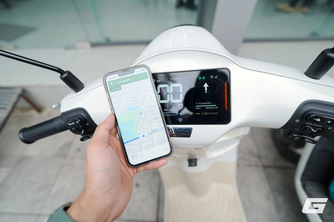 Trải nghiệm Yadea Osta H+: Xe 50cc nhưng nhiều công nghệ xịn, có màn hình chỉ đường, mở khóa từ xa, giá sale dưới 25 triệu - Ảnh 11.