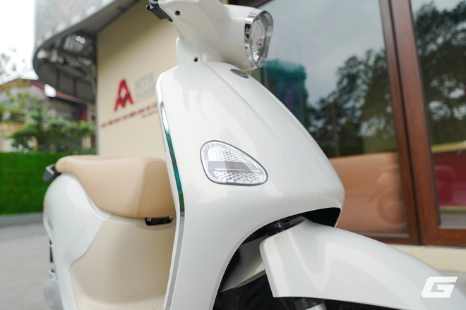 Trải nghiệm Yadea Osta H+: Xe 50cc nhưng nhiều công nghệ xịn, có màn hình chỉ đường, mở khóa từ xa, giá sale dưới 25 triệu - Ảnh 3.