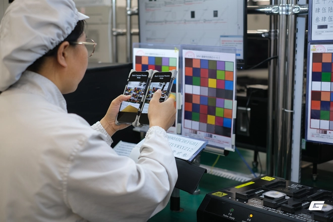 Nhà máy điện thoại 85% robot của HONOR: 28,5 giây “ra lò” một chiếc smartphone, nhưng vì sao HONOR không để robot làm bước cuối cùng? - Ảnh 5.