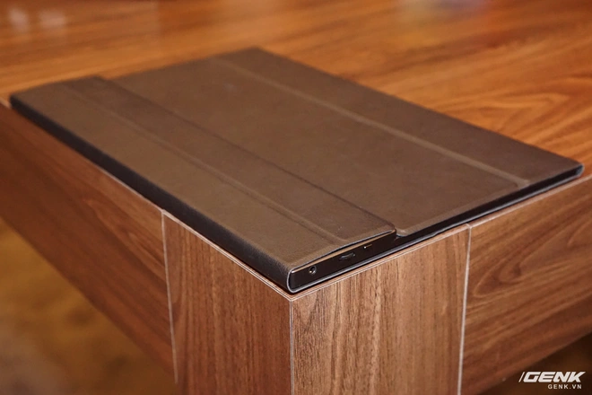 [CES 2020] Cận cảnh m&agrave;n h&igrave;nh di động MSI Optix MAG161: Hiển thị th&ecirc;m th&ocirc;ng tin cho gamer, gọn nhẹ, c&oacute; bao da bảo vệ ki&ecirc;m ch&acirc;n đứng - Ảnh 3.