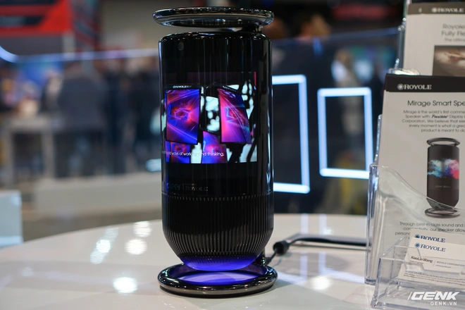 [CES 2020] Loa th&ocirc;ng minh của Royole c&oacute; m&agrave;n h&igrave;nh uốn cong đẹp mắt nhưng gi&aacute; ch&aacute;t - Ảnh 4.