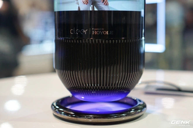 [CES 2020] Loa th&ocirc;ng minh của Royole c&oacute; m&agrave;n h&igrave;nh uốn cong đẹp mắt nhưng gi&aacute; ch&aacute;t - Ảnh 3.