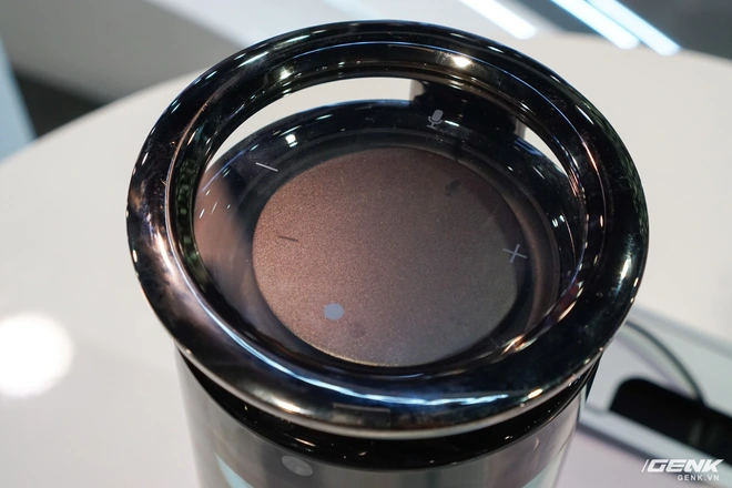 [CES 2020] Loa th&ocirc;ng minh của Royole c&oacute; m&agrave;n h&igrave;nh uốn cong đẹp mắt nhưng gi&aacute; ch&aacute;t - Ảnh 6.